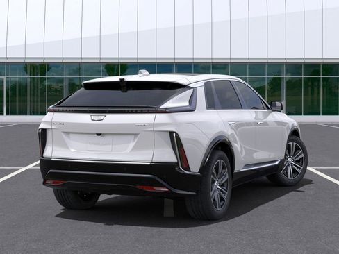 Used 2025 Cadillac Lyriq Luxury AWD/4WD image 3
