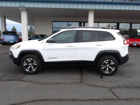 Used 2016 Jeep Cherokee Trailhawk w/ Comfort/Convenience Group image 2