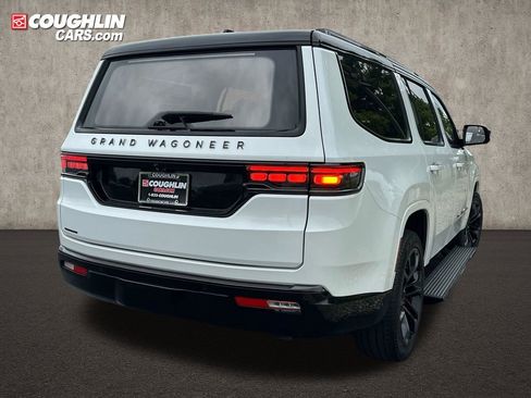 Used 2023 Jeep Grand Wagoneer Series III w/ Rear Seat Video Group 1 AWD/4WD image 6