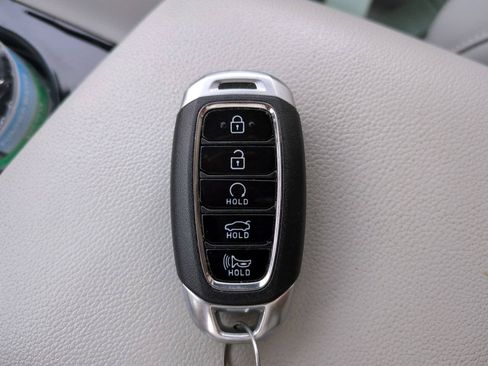 Used 2023 Hyundai Elantra Limited w/ Preferred Accessory Package FWD image 29