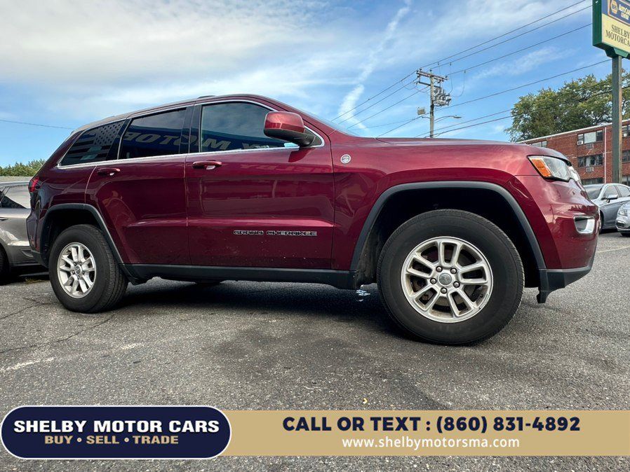 Used 2018 Jeep Grand Cherokee Laredo AWD/4WD image 3