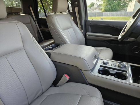Used 2020 Ford Expedition XLT w/ Equipment Group 202A AWD/4WD image 23