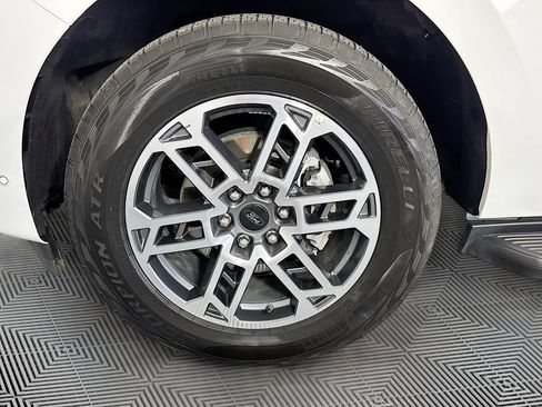 Used 2025 Ford Expedition Active AWD/4WD image 33