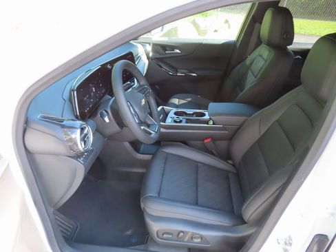 New 2026 Chevrolet Equinox LT w/ Convenience Package II image 22