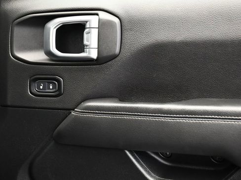 Used 2021 Jeep Wrangler Unlimited Sahara image 40