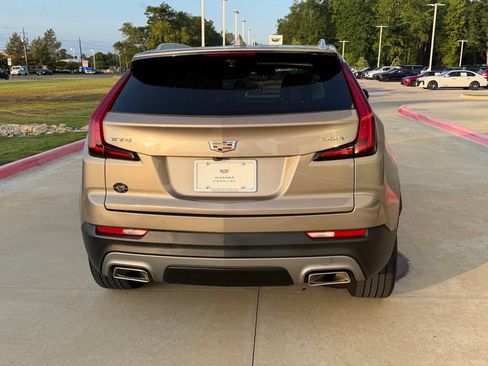 Used 2022 Cadillac XT4 Premium Luxury w/ Enhanced Visibility Package FWD image 5