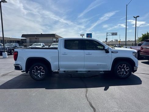 Used 2022 GMC Sierra 1500 SLT AWD/4WD image 2