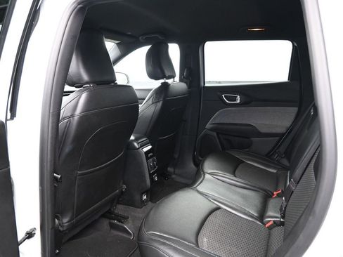 Used 2023 Jeep Compass Latitude image 24