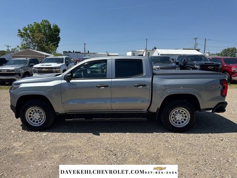 Used 2025 Chevrolet Colorado W/T AWD/4WD image 2