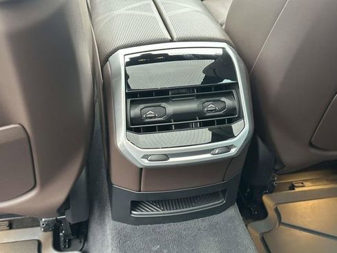 Certified 2023 BMW i7 xDrive60 image 19