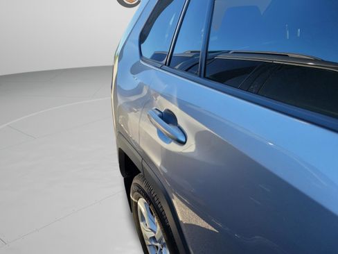 Used 2020 Toyota RAV4 XLE image 17