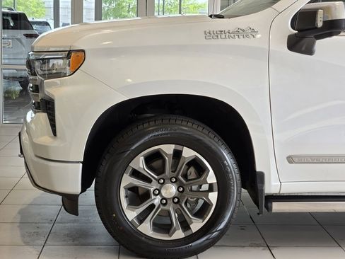 Used 2023 Chevrolet Silverado 1500 High Country w/ Technology Package AWD/4WD image 9
