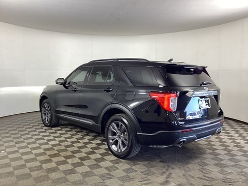 Used 2024 Ford Explorer XLT w/ Equipment Group 202A AWD/4WD image 4