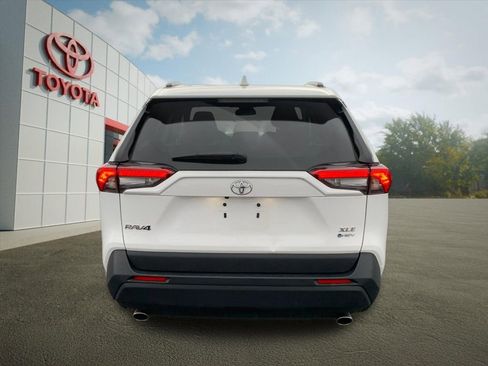 Used 2025 Toyota RAV4 XLE AWD/4WD image 4
