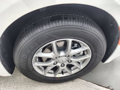 New 2027 Chrysler Pacifica LX FWD image 31