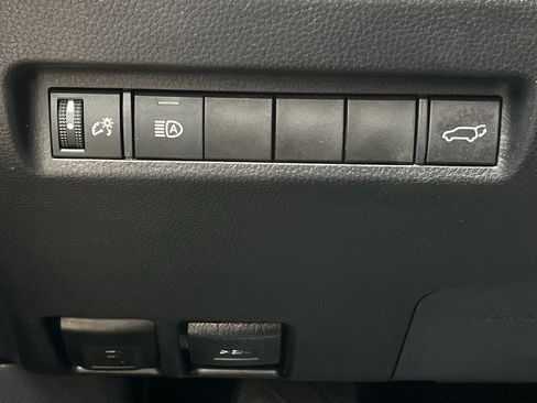 Used 2019 Toyota RAV4 XLE Premium FWD image 20