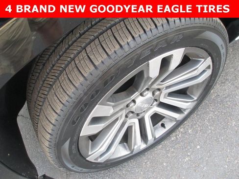 Used 2017 GMC Yukon Denali w/ Open Road Package image 2