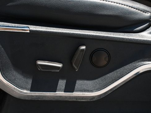 Used 2022 Ford F150 Lariat w/ Bed Utility Package RWD image 12