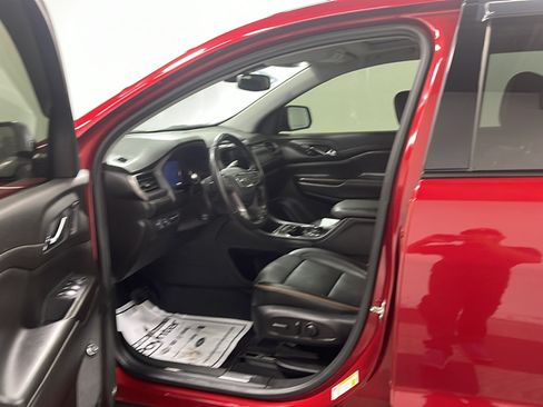 Used 2022 GMC Acadia AT4 w/ Technology Package AWD/4WD image 2