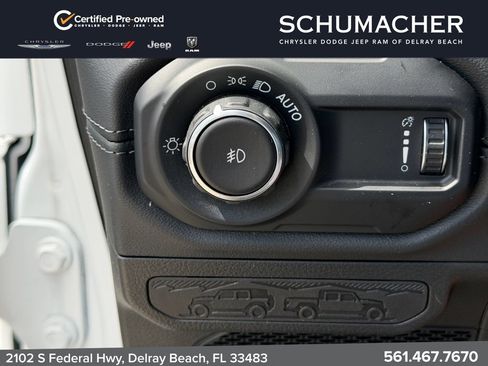 Used 2024 Jeep Wrangler Unlimited Sahara w/ Technology Group AWD/4WD image 30
