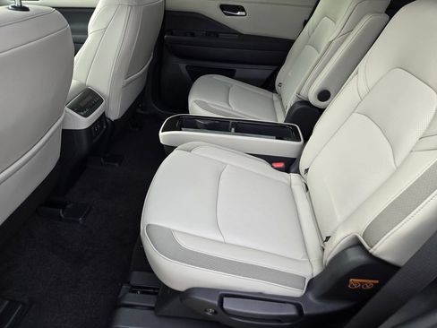 New 2026 Nissan Pathfinder SL w/ SL Premium Package AWD/4WD image 9