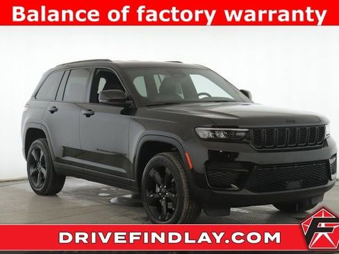 Used 2025 Jeep Grand Cherokee Altitude image 1