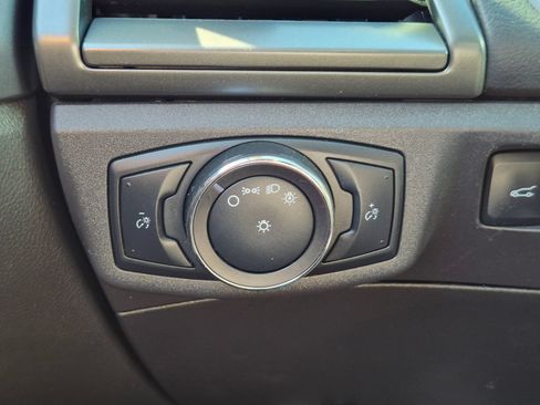 Used 2014 Ford Fusion SE FWD image 18