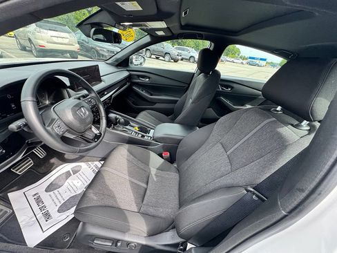 Used 2025 Honda Accord Sport image 9