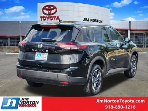 Used 2025 Nissan Rogue SV FWD image 5