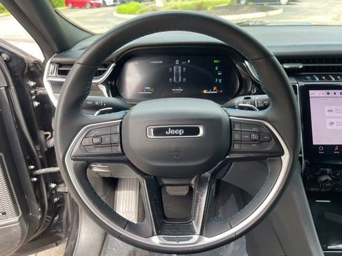 Used 2024 Jeep Grand Cherokee Trailhawk w/ Advanced Protech Group II AWD/4WD image 17