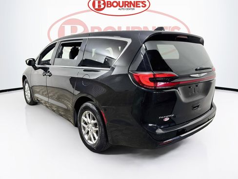 Used 2025 Chrysler Pacifica Select FWD image 7