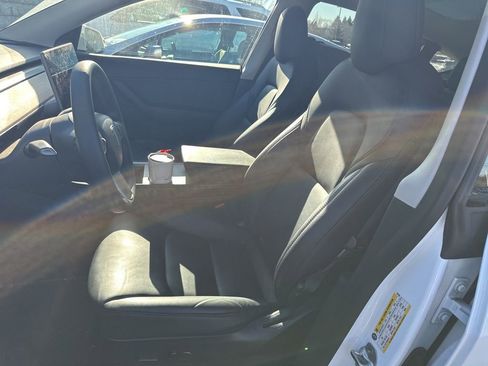 Used 2022 Tesla Model Y Long Range image 8