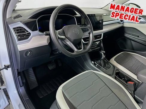 Used 2025 Volkswagen Taos SE FWD image 10