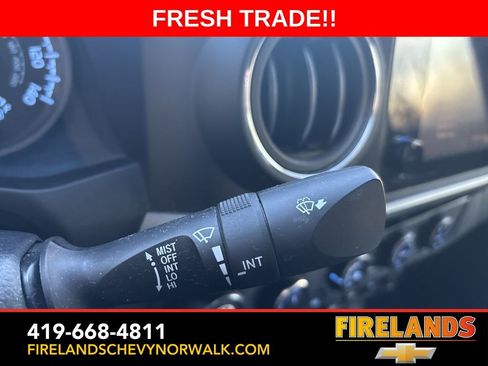Used 2018 Toyota Tacoma TRD Sport image 28