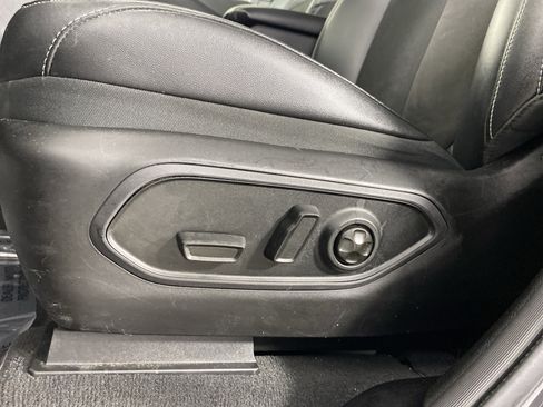 Used 2023 Jeep Grand Cherokee L Laredo image 17