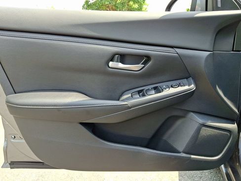 Used 2021 Nissan Sentra SV FWD image 12