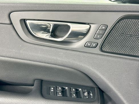 Used 2019 Volvo XC60 T6 Momentum w/ Advanced Package image 18