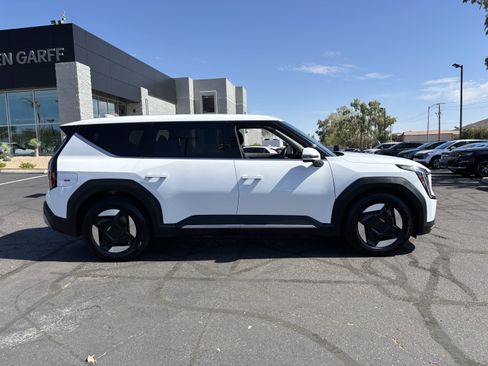 Certified 2026 Kia EV9 Light RWD image 2