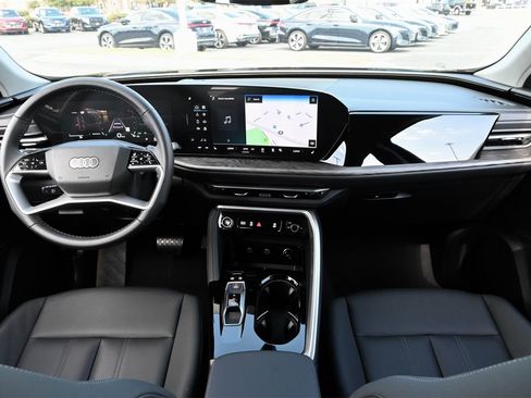 Used 2025 Audi Q5 Premium w/ Convenience Package image 4