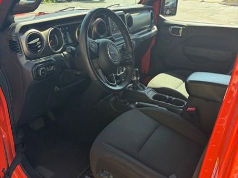 Used 2018 Jeep Wrangler Unlimited Sport S AWD/4WD image 13