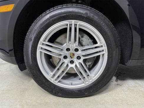 Certified 2021 Porsche Macan S image 13