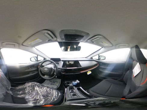 New 2026 Toyota Prius Plug-In Hybrid FWD image 33