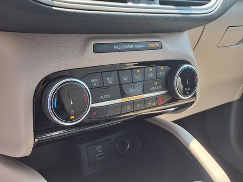 Used 2022 Ford Escape SEL image 10