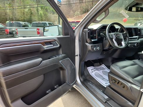 Used 2025 GMC Sierra 1500 SLT image 19