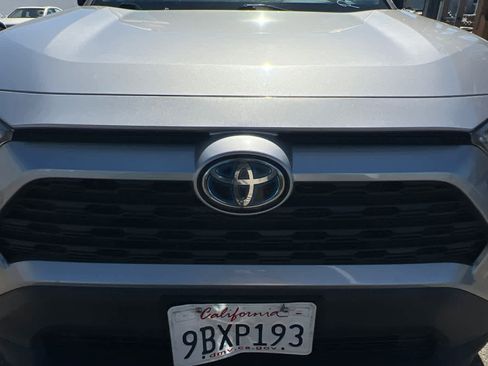 Used 2021 Toyota RAV4 LE AWD/4WD image 12