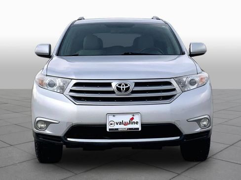 Used 2013 Toyota Highlander Plus FWD image 3