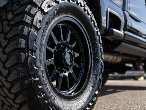 Used 2025 Ford F350 Platinum w/ Tremor Off-Road Package image 27