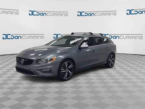 Used 2017 Volvo V60 T6 R-Design Platinum image 4