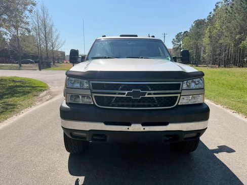 Used 2006 Chevrolet Silverado 3500 LT w/ Heavy-Duty Power Package AWD/4WD image 2