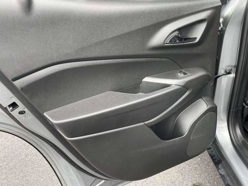 Used 2024 Chevrolet Trax LT w/ Driver Confidence Package FWD image 8